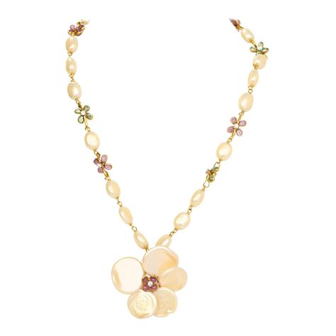 chanel pink flower necklace